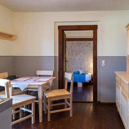 Poessnecker Werkstaetten -tessenow Apartment *